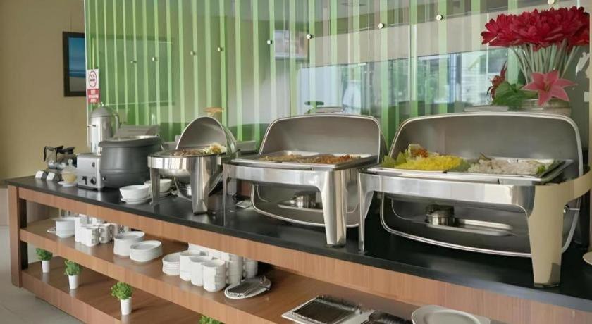 Aswin Hotel And Spa Makassar Exterior photo