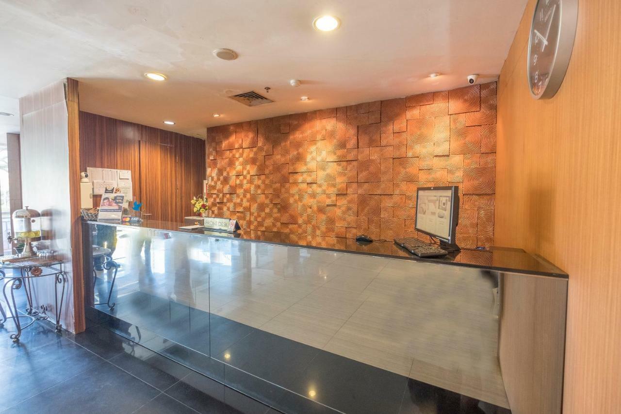 Aswin Hotel And Spa Makassar Exterior photo